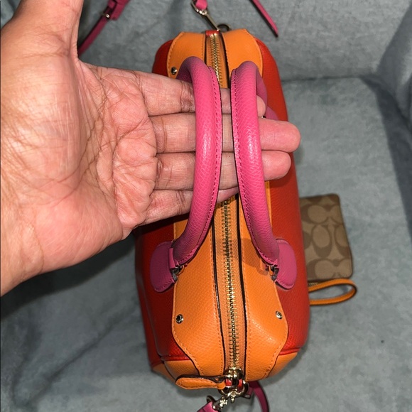 Colorful Coach Set - Picture 3 of 13